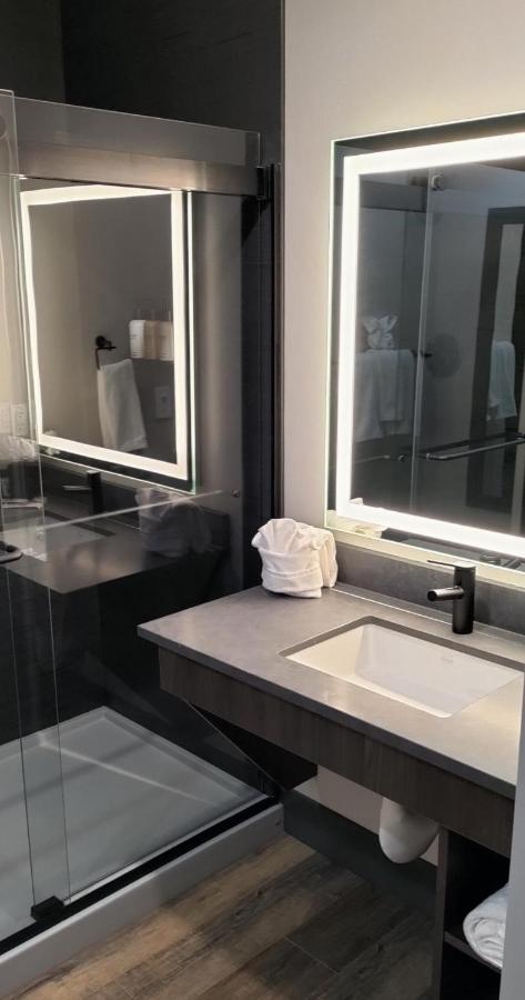 Bunk House Hotel Мадрас Екстериор снимка