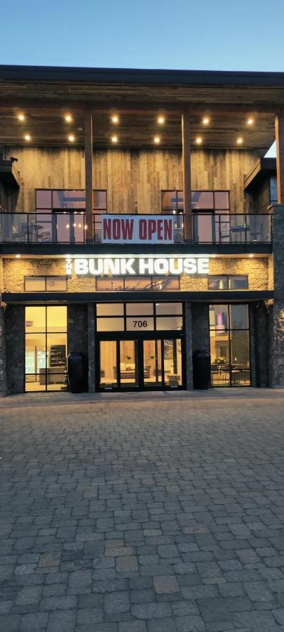 Bunk House Hotel Мадрас Екстериор снимка